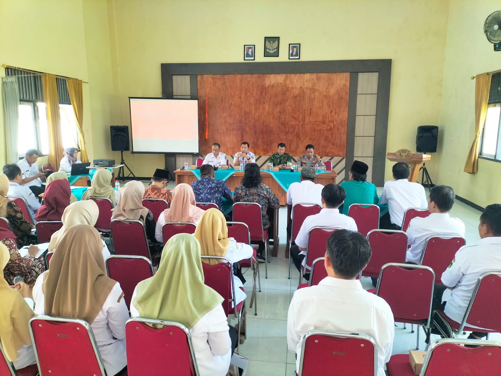 Sinergitas Pelayanan Adminduk Memudahkan Masyarakat dalam Mengakses Dokumen Kependudukan