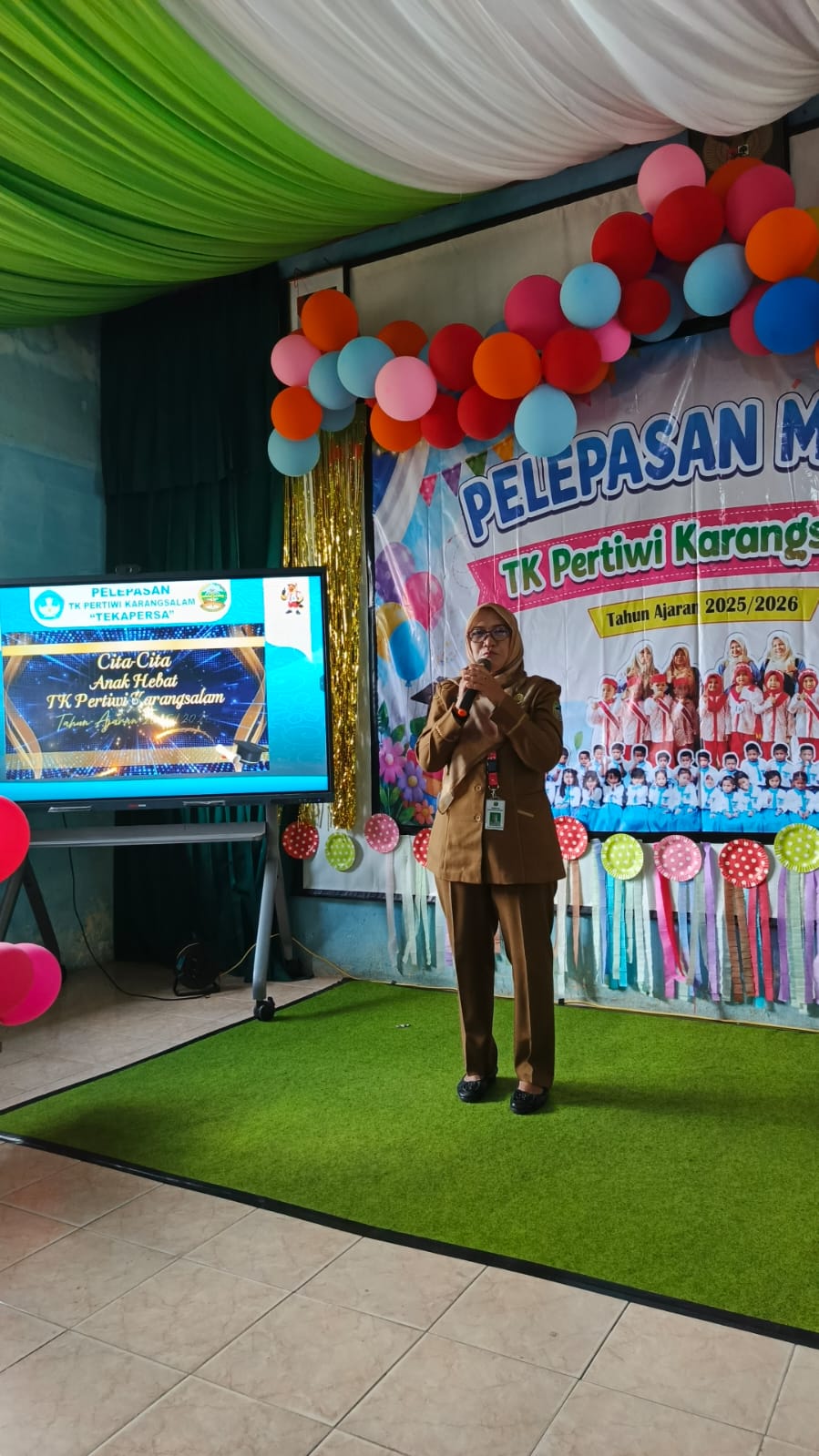 Pj. Kepala Desa Karangsalam Hadiri Pelepasan Siswa TK Pertiwi Karangsalam
