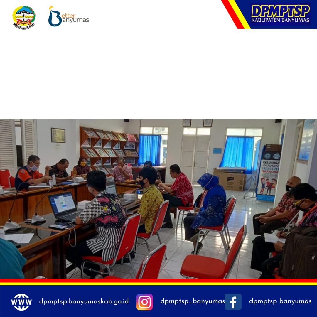 Rapat membahas aplikasi Sistem Informasi Pengendalian Tata Ruang Banyumas (SIPENTUNGMAS) di ruang rapat Dinkominfo