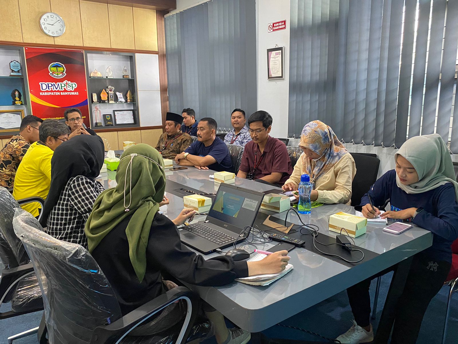 Rapat Evaluasi Hasil dan Rencana Tindak Lanjut Survey Kepuasan Masyarakat, Penanganan Pengaduan, Pengawasan Internal Kinerja Pegawai DPMPTSP, Analisis Laporan Kinerja Pelayanan terkait Capaian Realisasi Perizinan Berusaha DPMPTSP Kab. Banyumas, Capai