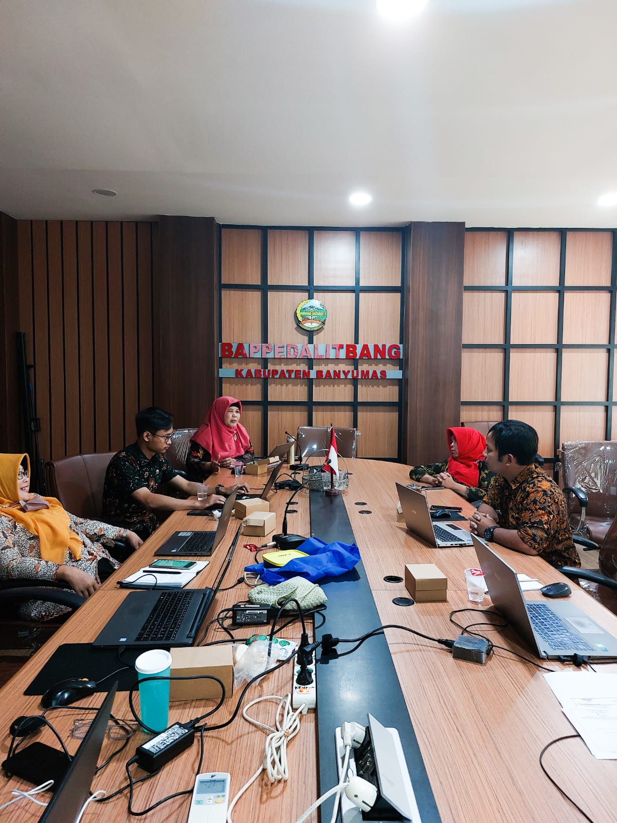 Rapat Koordinasi Penyusunan Kajian Lingkungan Hidup Strategis (KLHS) RPJPD dan RPJMD yang diselenggarakan secara daring dan diikuti oleh seluruh Bappeda dan DLH Se-Jawa Tengah.