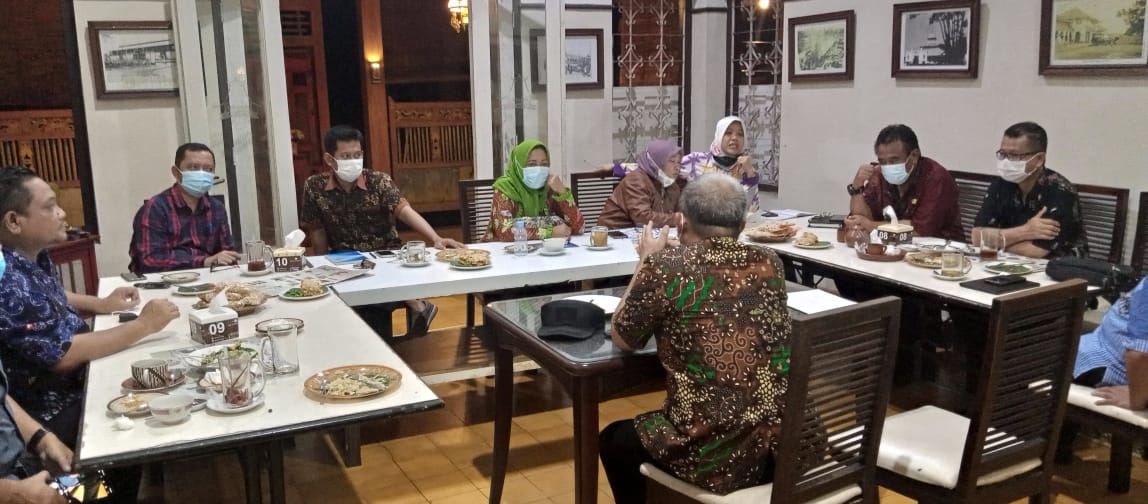 Rapat Tim Teknis Monitoring dan Evaluasi Penyelenggaraan Pelayanan Perizinan di Masa Peralihan UU No. 11 tahun 2020