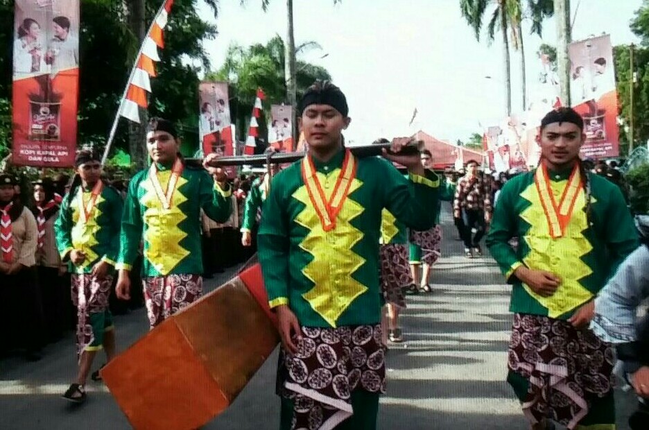 Prosesi Boyongan Saka Guru