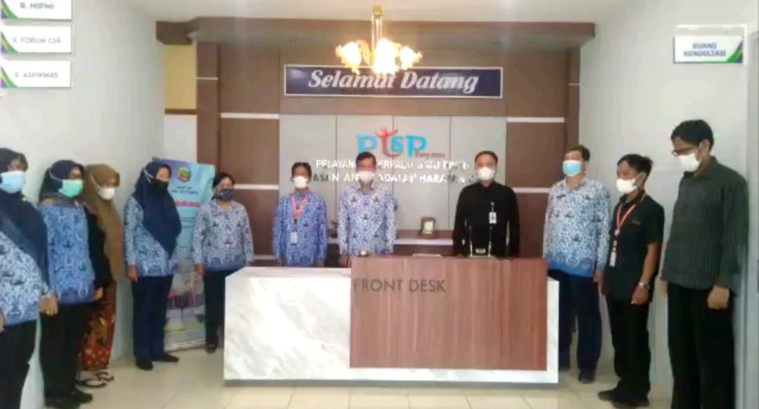 Semangat Nasionalisme DPMPTSP Banyumas Bersama Mengumandangkan "Indonesia Raya"