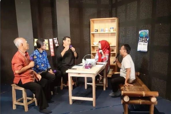 Kepala Dinas Tenaga Kerja, Koperasi dan UKM Kabupaten Banyumas, Drs. Wahyu Dewanto, M.Si. menjadi Narasumber dalam Acara 