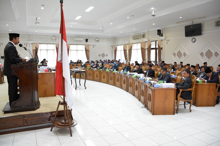 RAPAT PARIPURNA KEMBALI DI GELAR