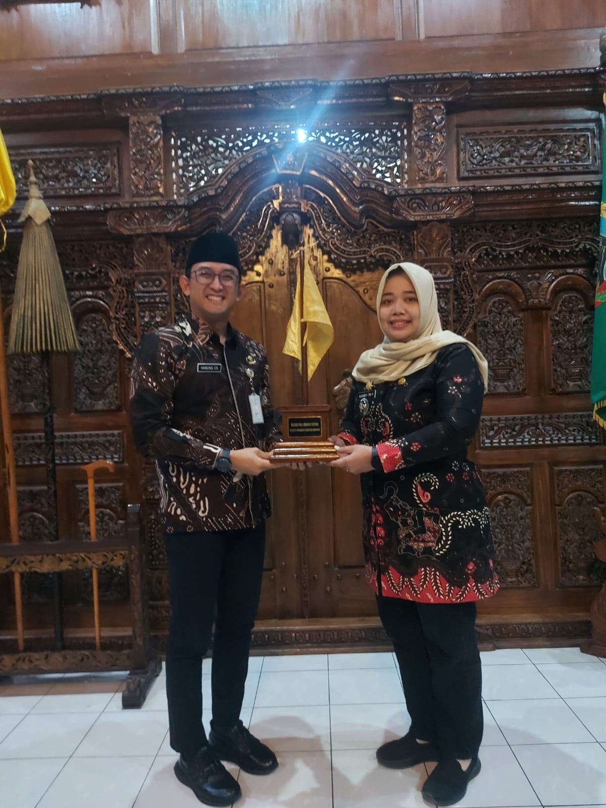 Pj. Bupati Banyumas memberikan apresiasi kepada Kecamatan Lumbir 