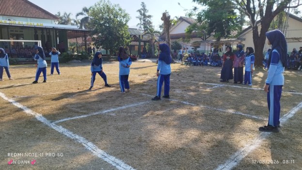 HARI KETIGA CLASS MEETING HUT KE-81 RI, SMP NEGERI 2 CILONGOK MERIAHKAN SUASANA DENGAN GOBAK SODOR.