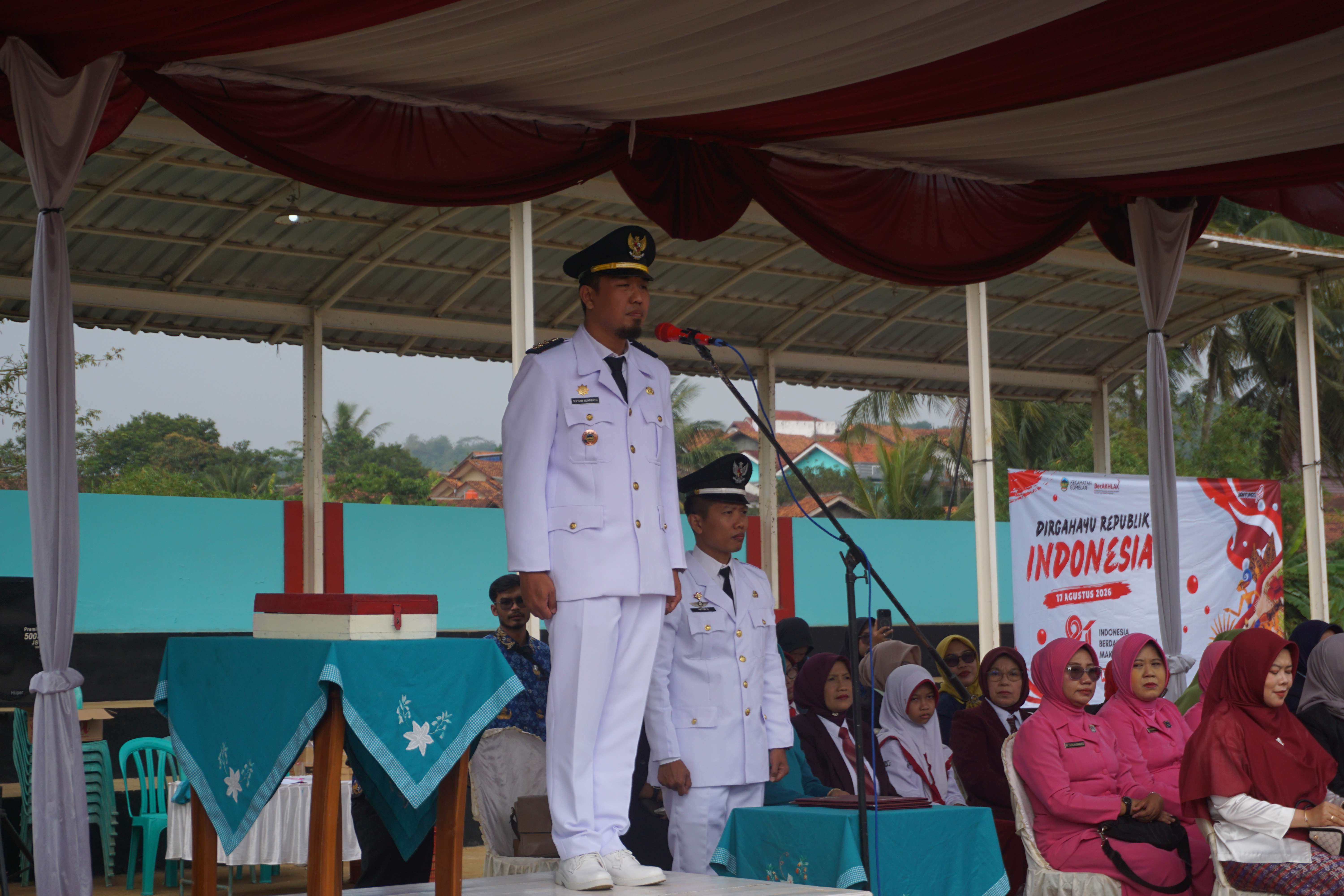 Upacara Pengibaran Bendera Memperingati HUT ke-81 Kemerdekaan Republik Indonesia tingkat Kecamatan Gumelar