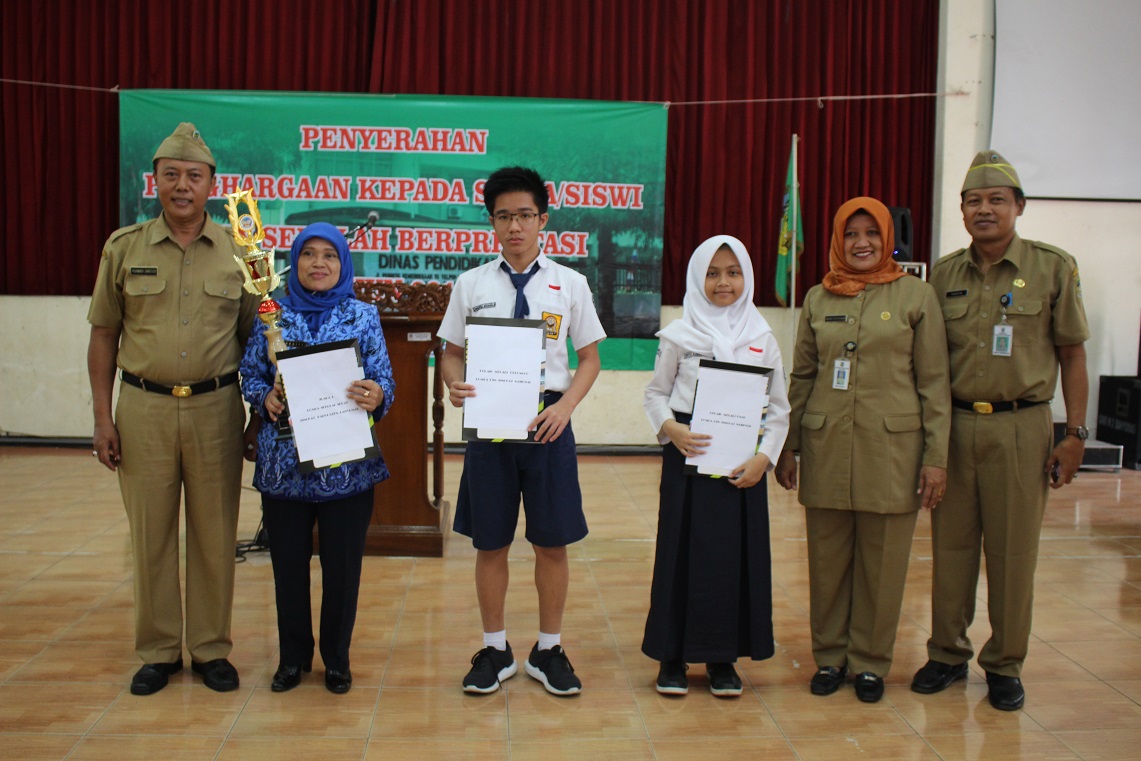 Penghargaan bagi Siswa dan Sekolah Berprestasi