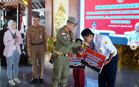 Ribuan Siswa Banyumas Terima Bantuan Pendidikan