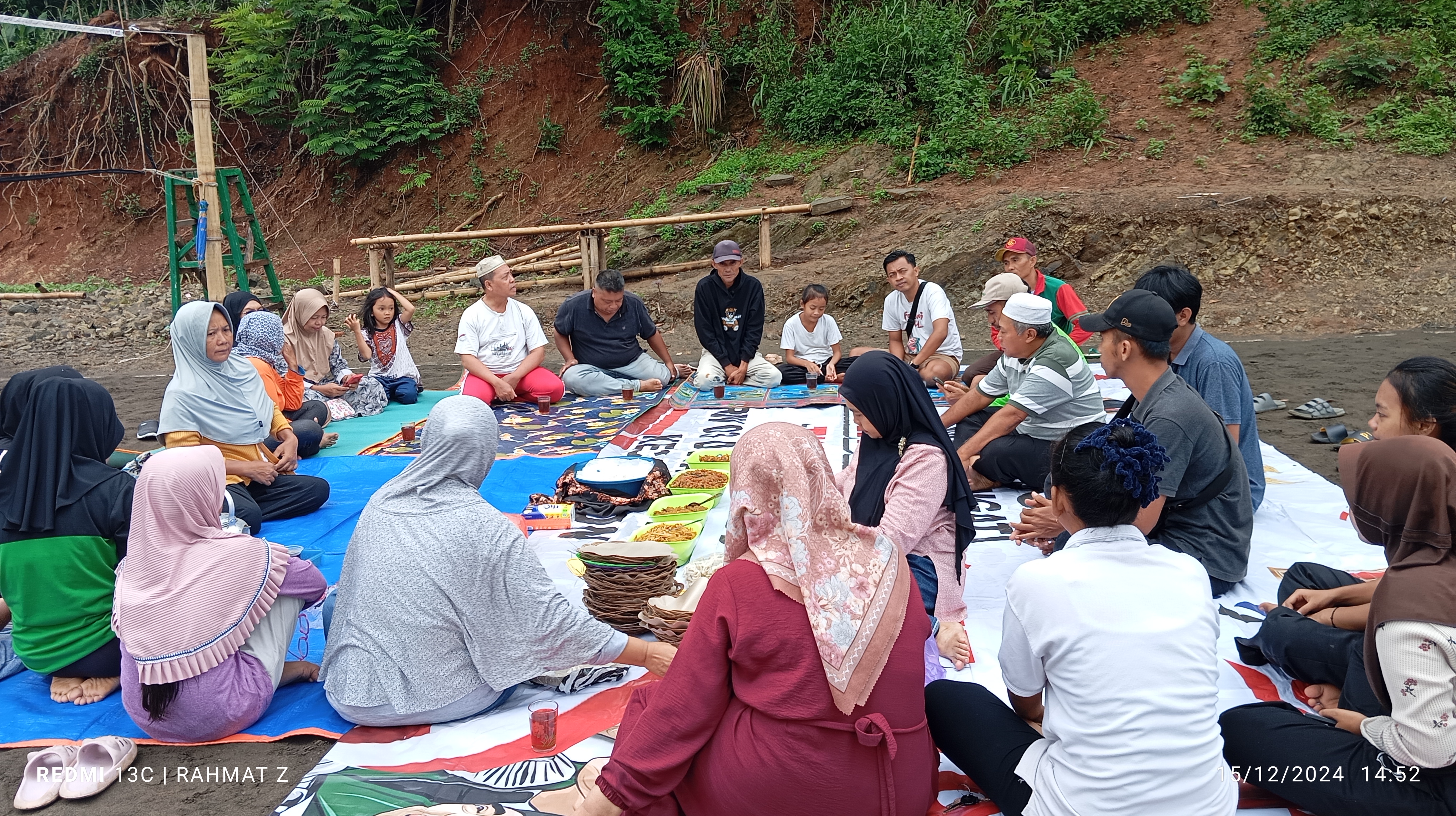 Tasyakuran Pembuatan Lapangan Voli RW 03