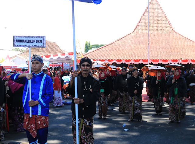 DinnakerkopUKM Banyumas Ikuti Gelaran Kirab Pusaka Hari Jadi Kabupaten Banyumas ke - 452