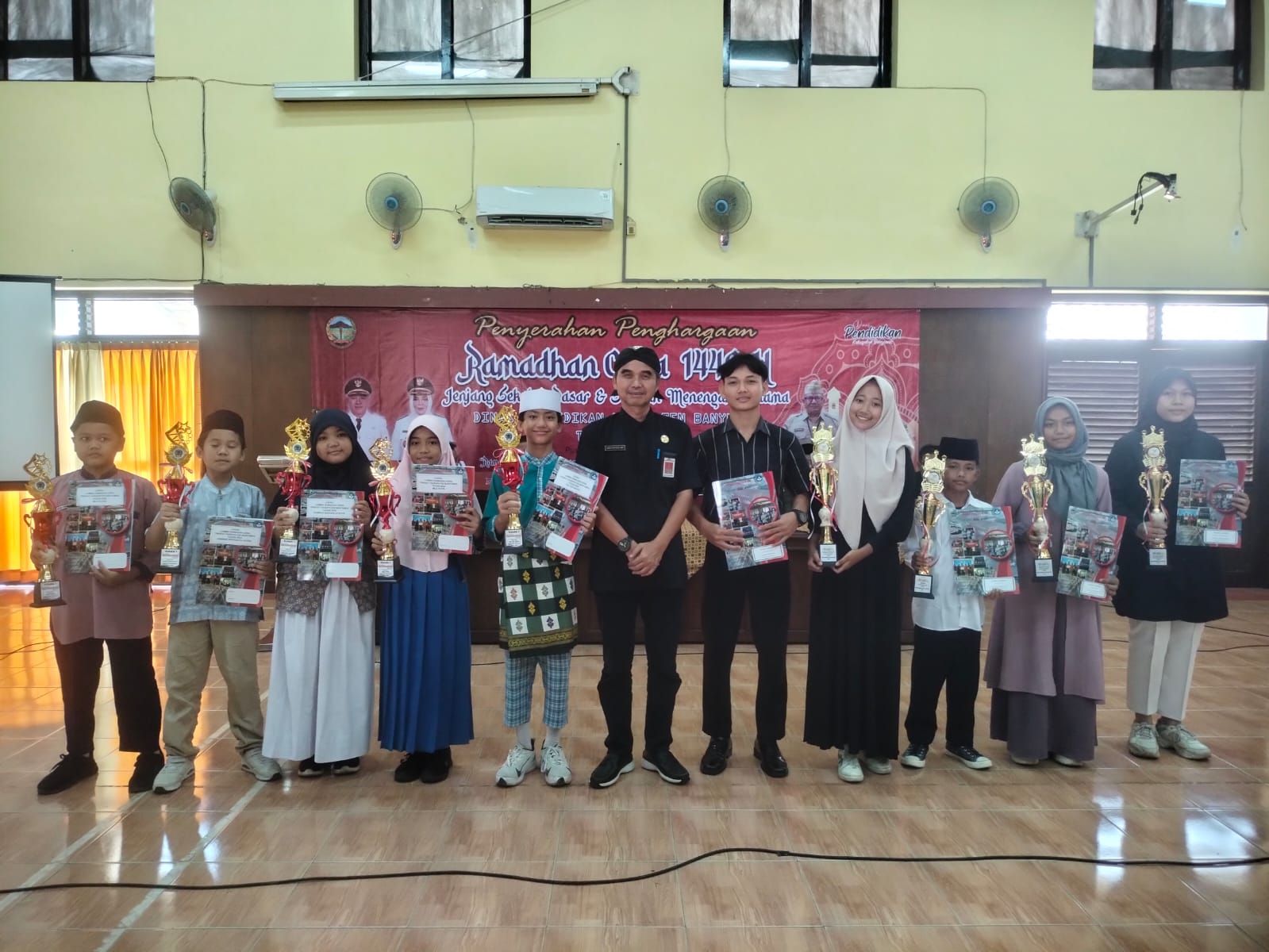 Dindik Serahkan Penghargaan Lomba Ramadhan Ceria