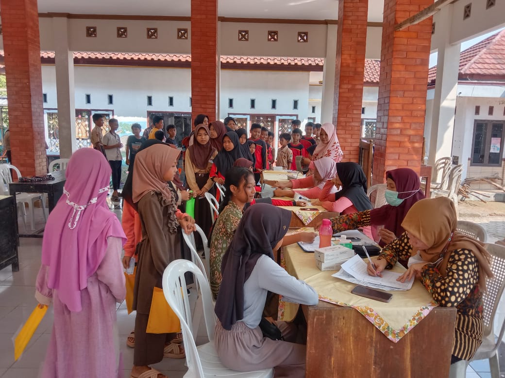 Pantau Kesehatan Remaja Melalui Posyandu Remaja Desa Karanggedang