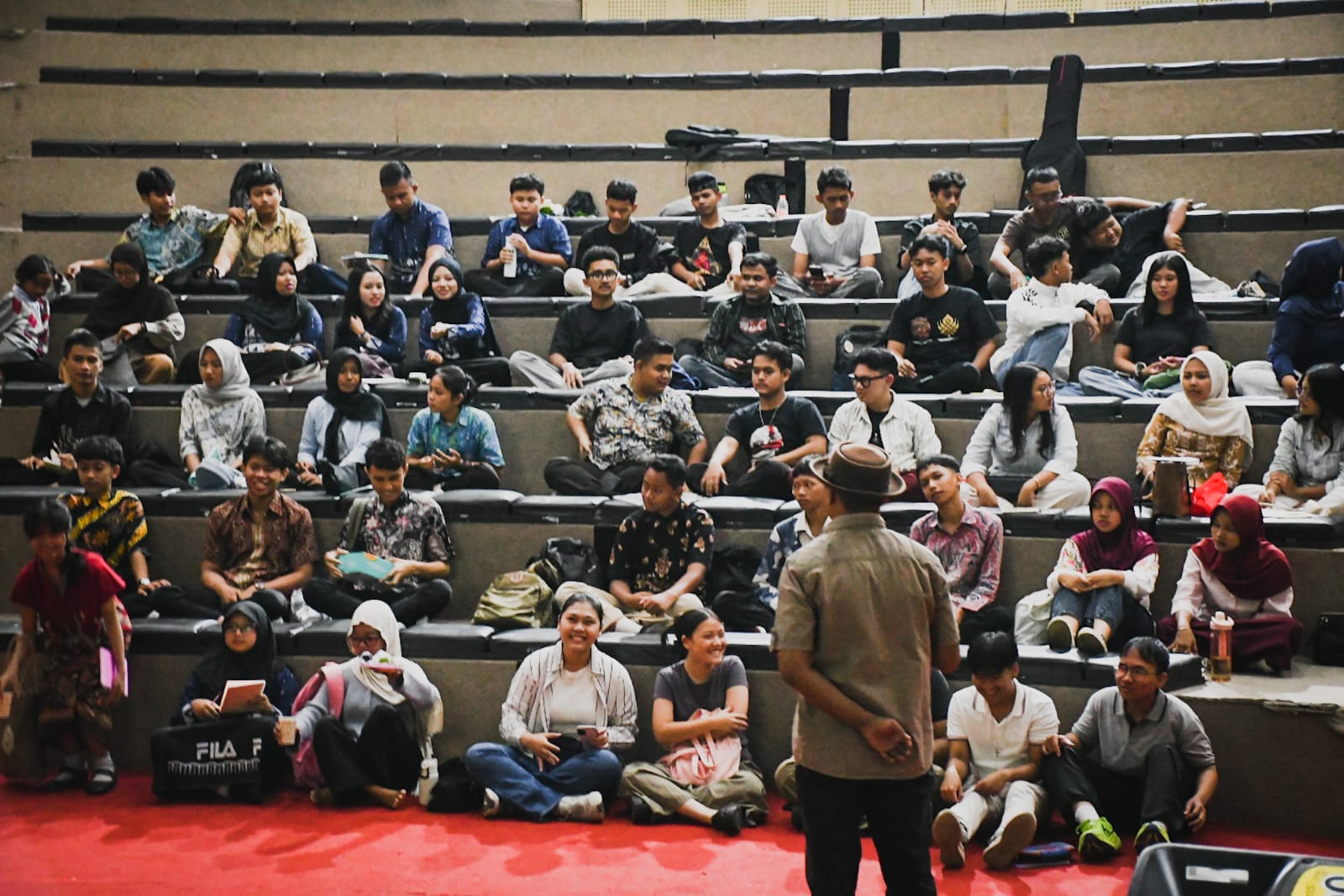 Kolaborasikan Musik Modern Dan Tradisi, Dinporabudpar Gelar Workshop Musik di Gedung Kesenian Soetedja