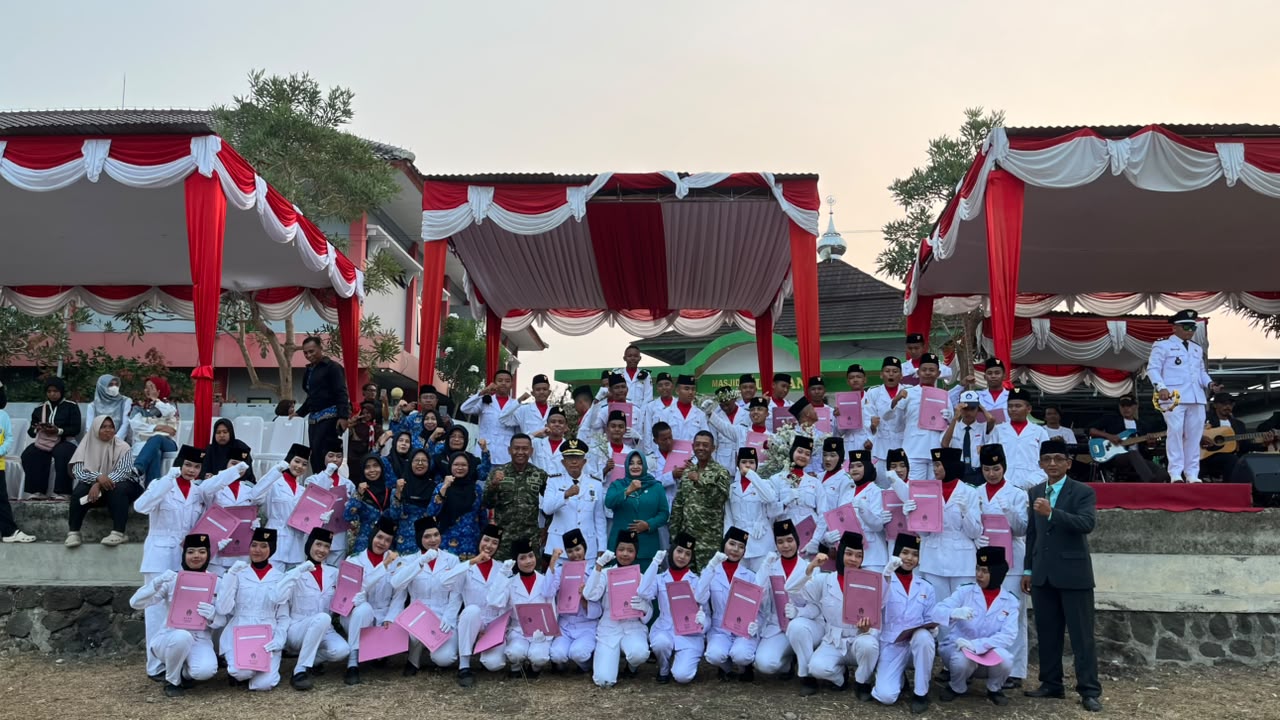 UPACARA PERINGATAN HUT KE-81 REPUBLIK INDONESIA TINGKAT KECAMATAN KEMBARAN TAHUN 2026