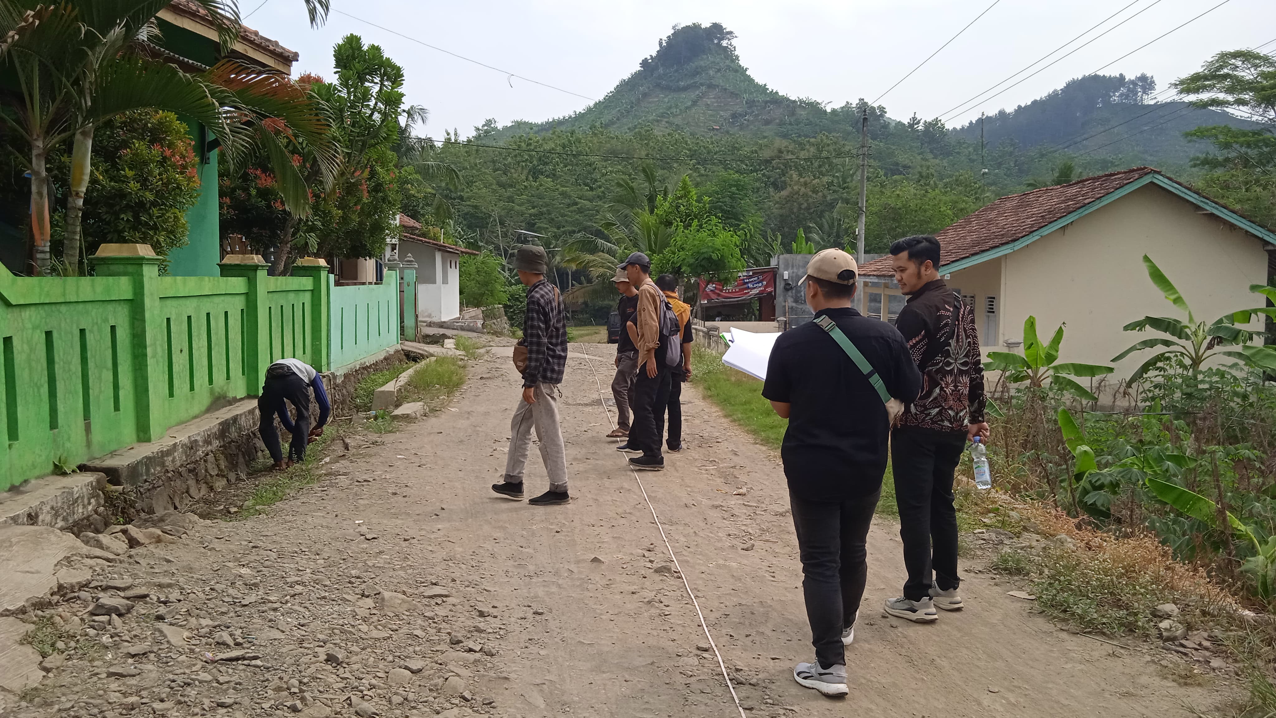 Tinjauan Lapangan Pekerjaan Rekonstruksi Jalan Klahang - Karangtengah Kecamatan Sokaraja