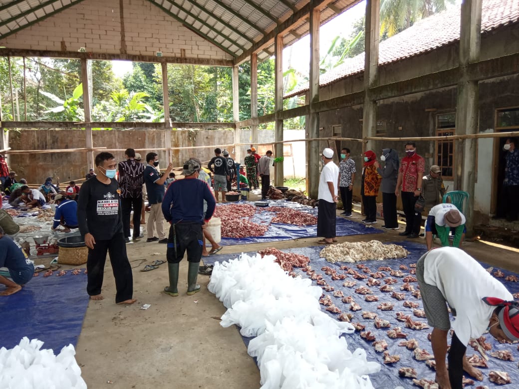 Monitoring Kegiatan Penyembelihan Hewan Kurban di Desa Dawuhan Kulon, Kecamatan Kedungbanteng