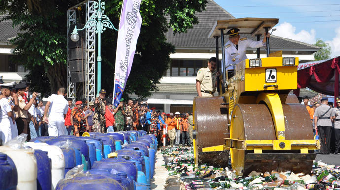 Bupati Pimpin Pemusnahan Minuman Beralkohol