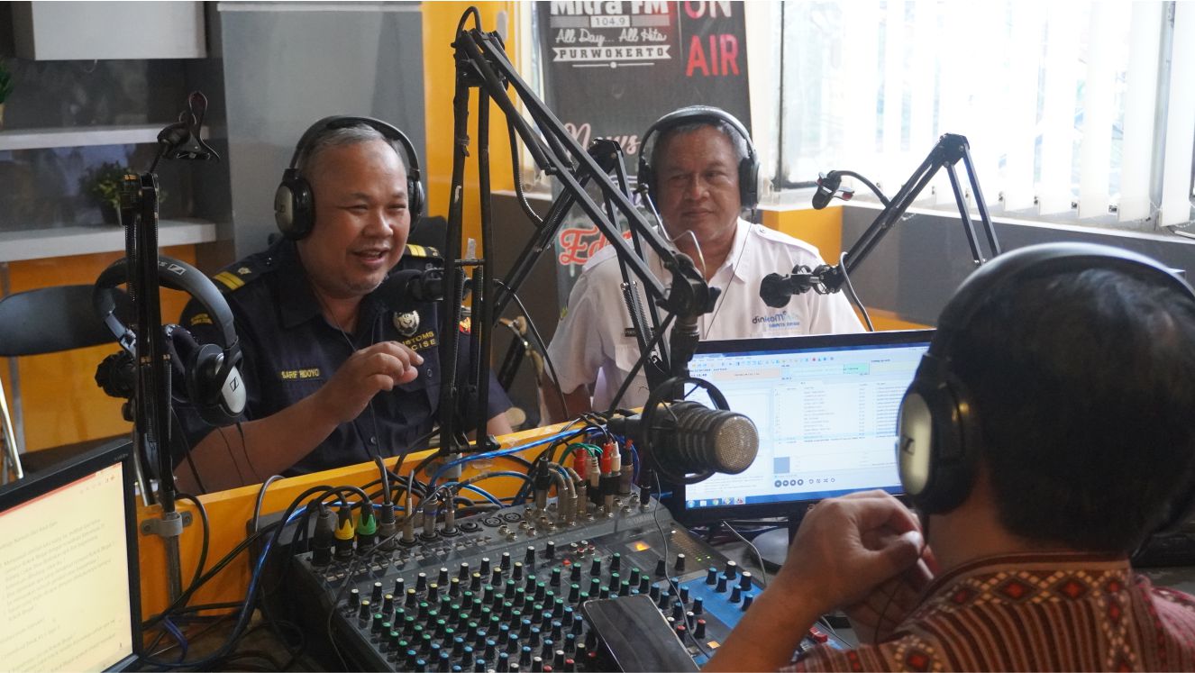 Kampanye Gempur Rokok Ilegal Lewat Radio Talkshow