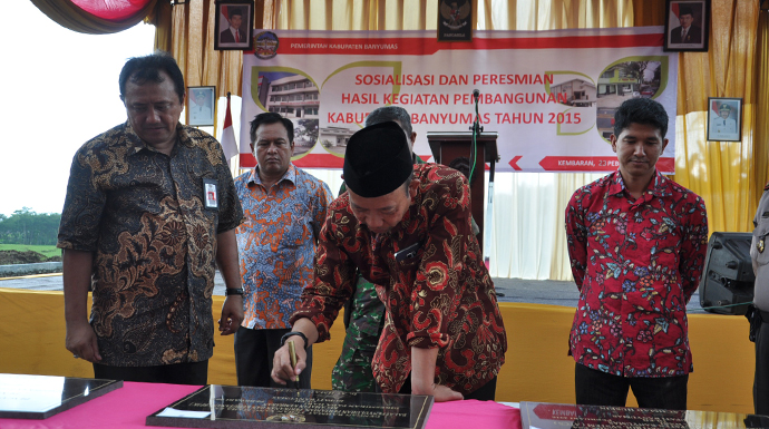 Bupati Resmikan Hasil Kegiatan Pembangunan 2015