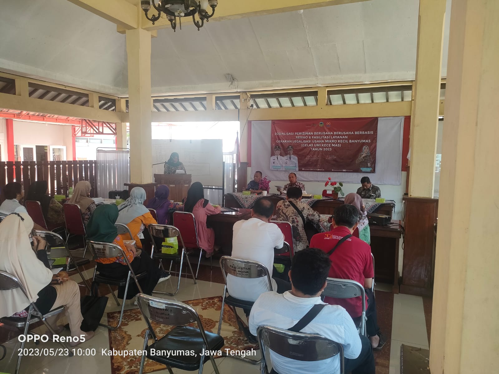 Sosialisasi Perizinan Berusaha Berbasis Risiko & Fasilitasi Layanan Gerakan Legalisasi Usaha Mikro Kecil Banyumas (Gelas Umi Kece Mas) di Kecamatan Purwokerto Selatan