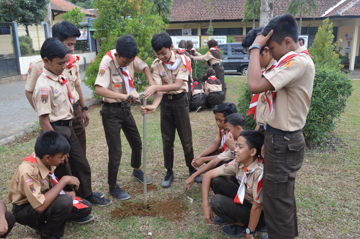 Pramuka SMPN 1 Baturraden Gelar Aksi Peduli Lingkungan