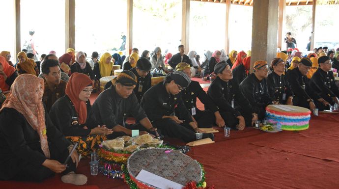 Bupati Banyumas Buka Festival Takiran