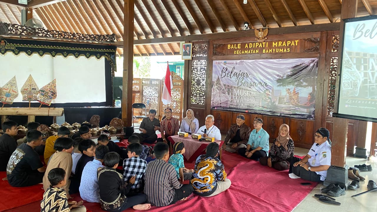 Belajar Bersama Museum Wayang Banyumas Siapkan Generasi Penerus Sinden dan Dalang Banyumasan