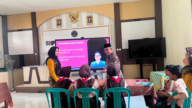 SUPERVISI AKADEMIK GURU MODEL SMP N 2 CILONGOK