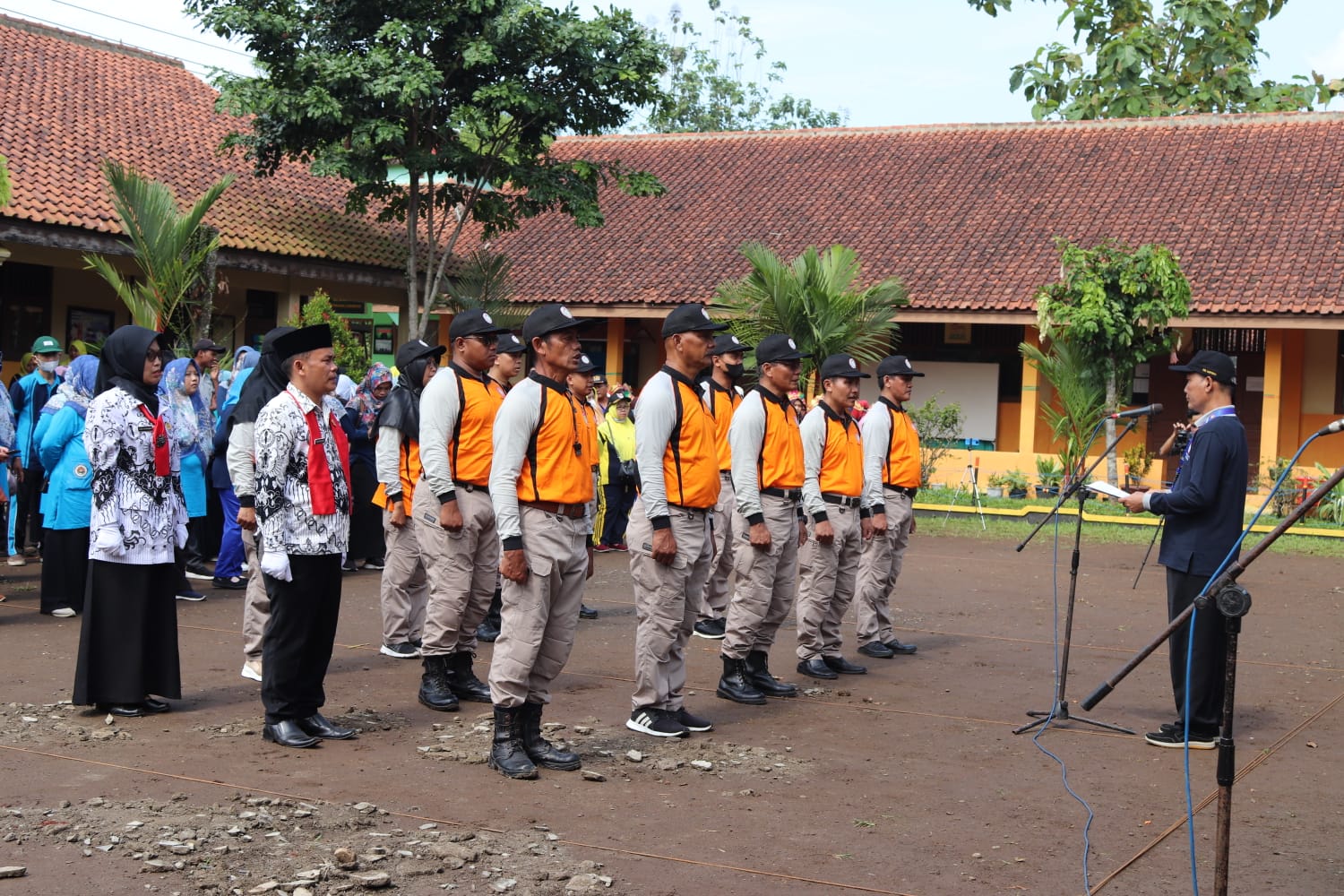 Ketua PGRI Banyumas Lantik Satuan Tugas Kedungbanteng