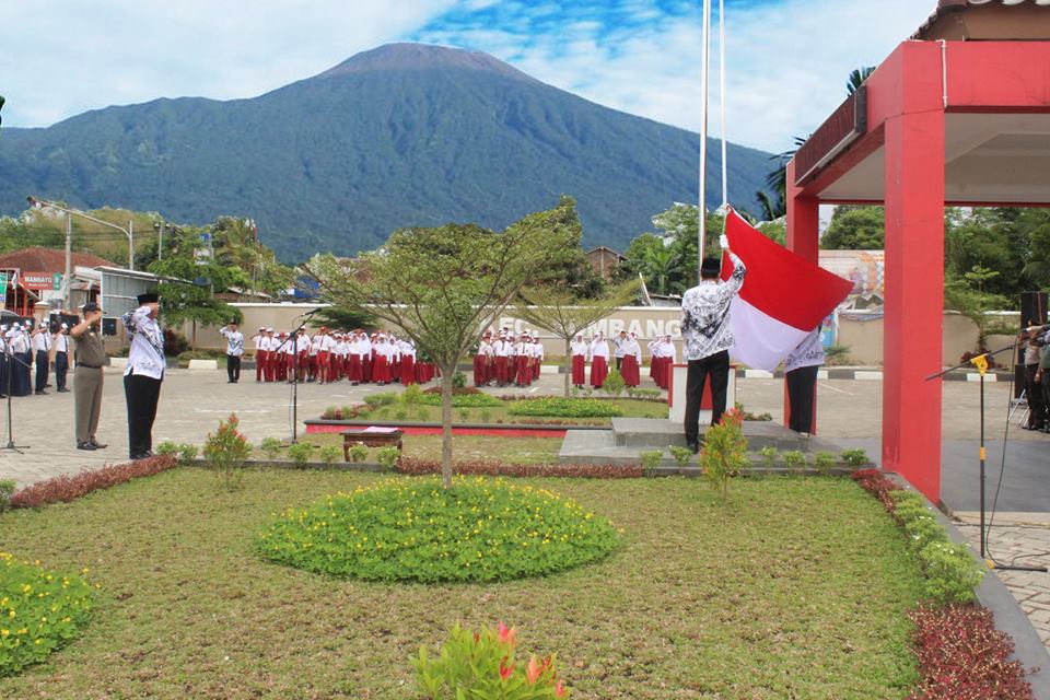 Peringatan Hari Guru Tingkat Kecamatan Sumbang