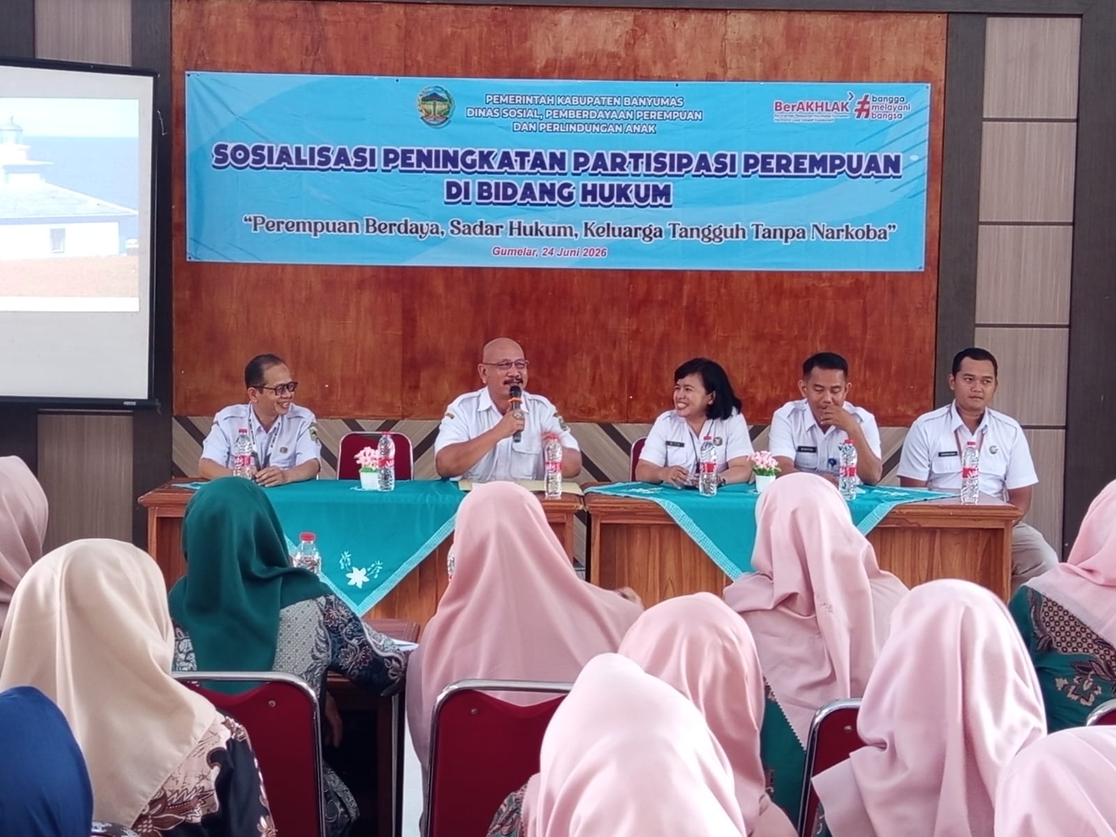 Sosialisasi Peningkatan Pertisipasi Perempuan Bidang Hukum