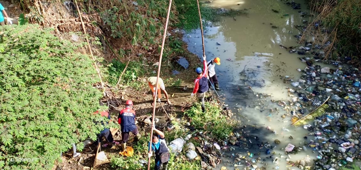 BERSIH SUNGAI DI KECAMATAN TAMBAK