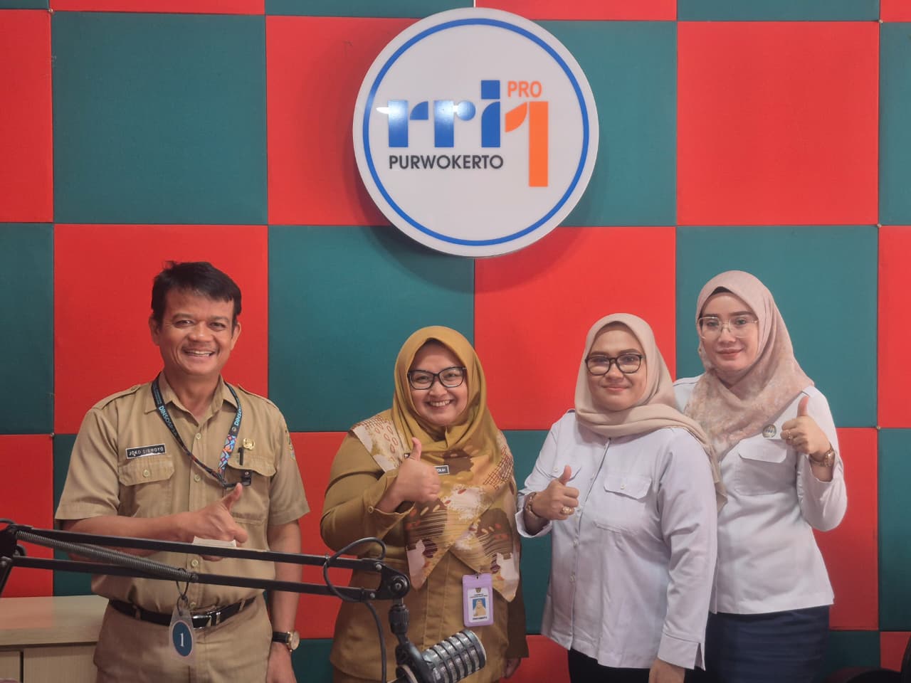 Dinkominfo dan Dinsosp3a Kabupaten Banyumas Edukasi Program Perlindungan Sosial (Perlinsos) Digital semua terbuka dan realtime