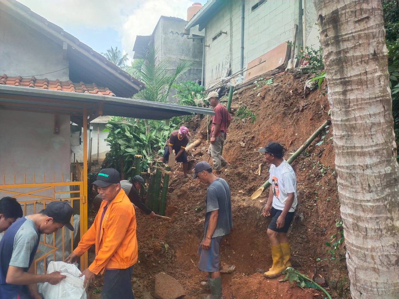 Bencana Tanah Longsor di Grumbul Banyumasan Desa Canduk