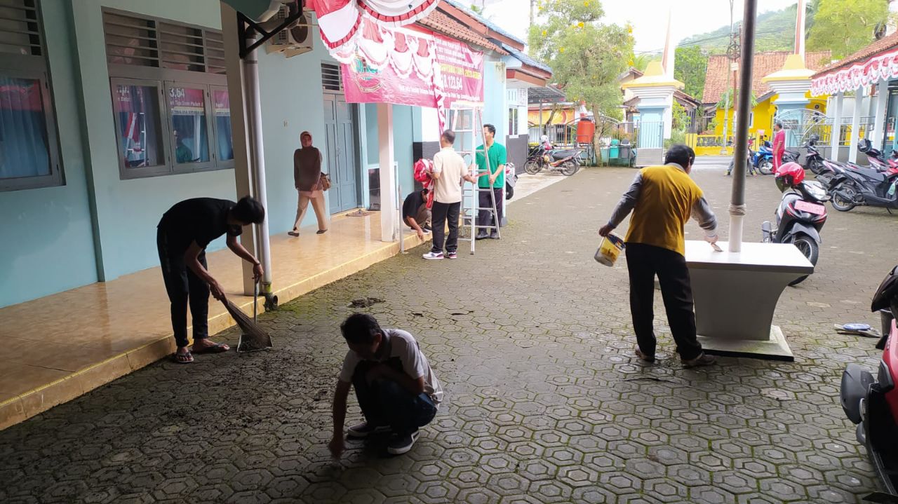 BERSIH PRAJA DI KECAMATAN DAN DESA-DESA DI PURWOJATI 