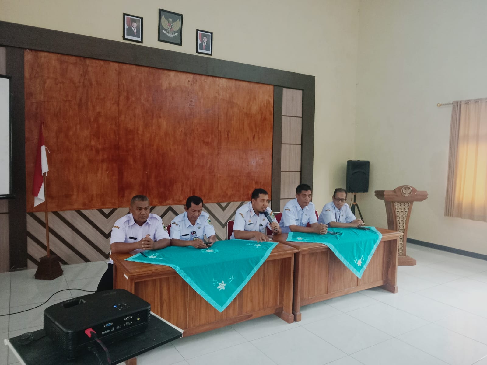 Pembinaan Administrasi Desa, Camat Gumelar: Siapa Bilang Data Hanya Angka? Pembinaan Administrasi Desa, Camat Gumelar: Siapa Bilang Data Hanya Angka?