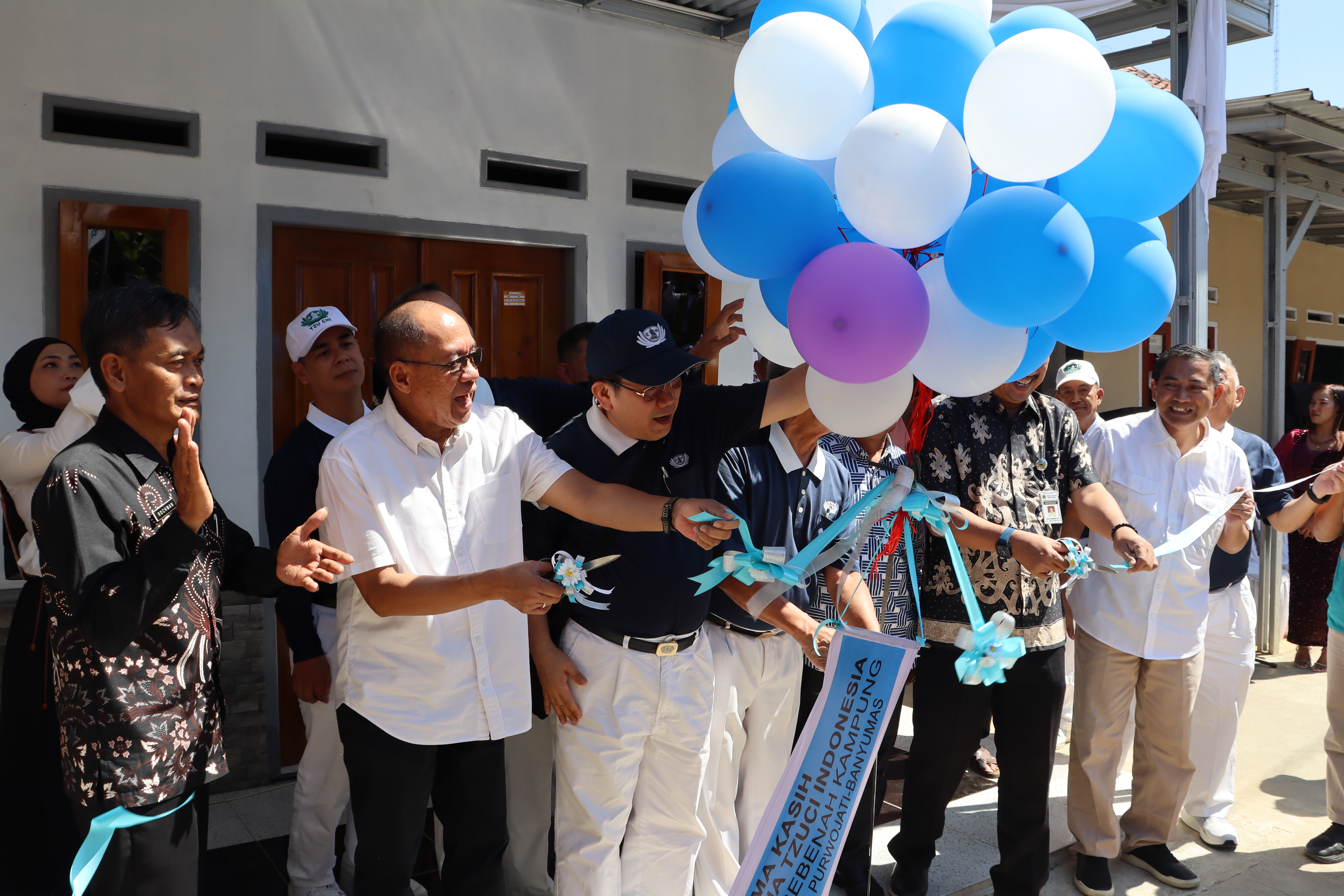 Pemkab Banyumas dan Yayasan Buddha Tzu Chi Serah Terimakan Bantuan Perbaikan 500 RTLH