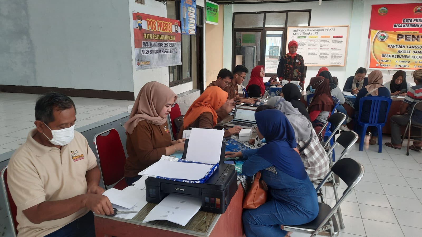 DPMPTSP Kabupaten Banyumas Memfasilitasi Pendaftaran Nomor Induk Berusaha (NIB) di Balai Desa Kebumen, Kecamatan Baturraden