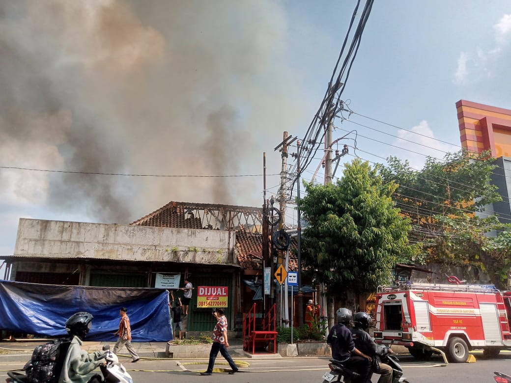 Penanganan Ruko Kebakaran