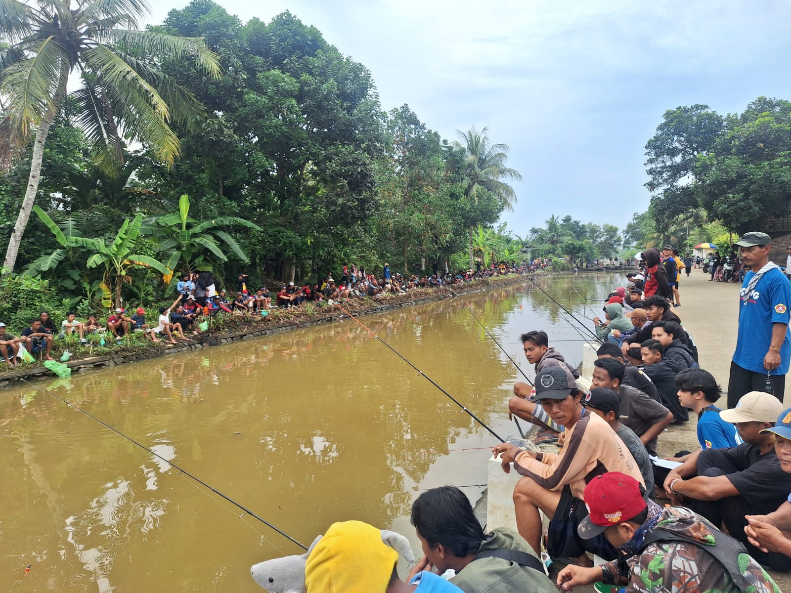 Ribuan Peserta Meriahkan Lomba Mancing Desa Karanggedang