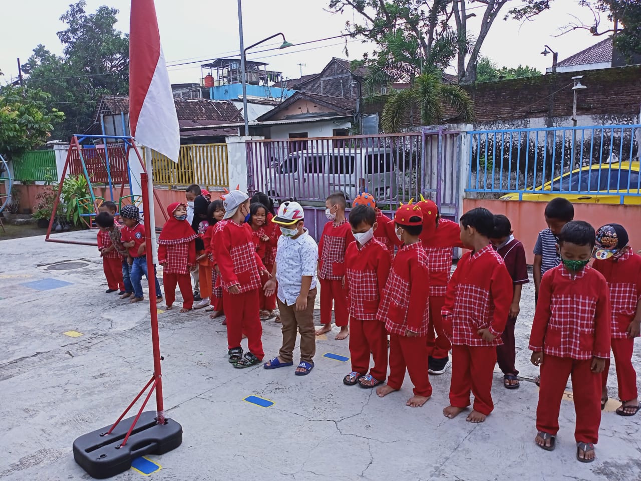 MENGENALKAN PEMAHAMAN NILAI-NILAI LUHUR PANCASILA  PADA ANAK USIA DINI