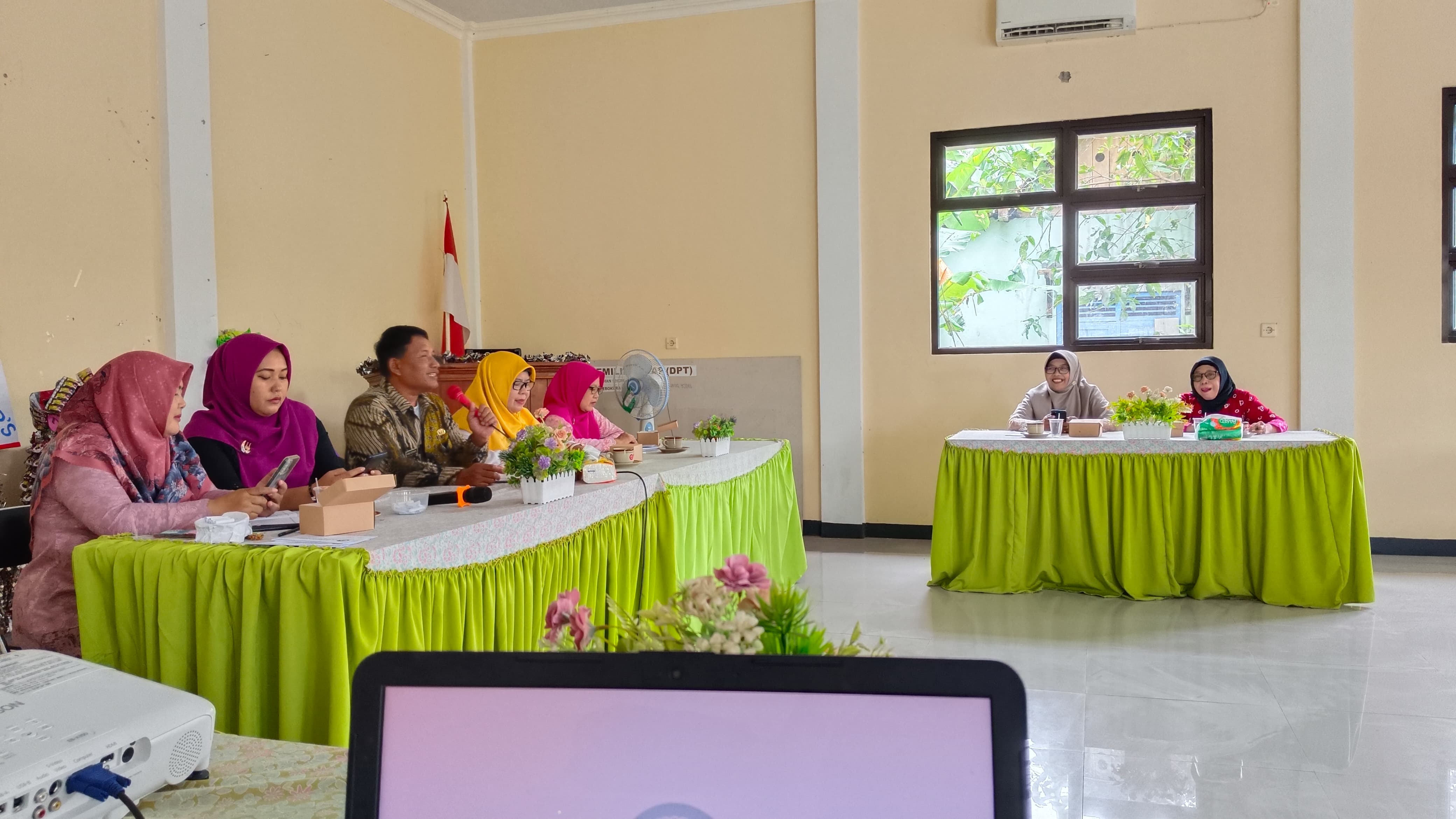 Pembinaan Keluarga Berintegritas Bagi Istri PNS Yang Tergabung Dalam Dharma Wanita Kecamatan Sumpiuh oleh Camat Sumpiuh bertempat di Aula Kelurahan Kebokura