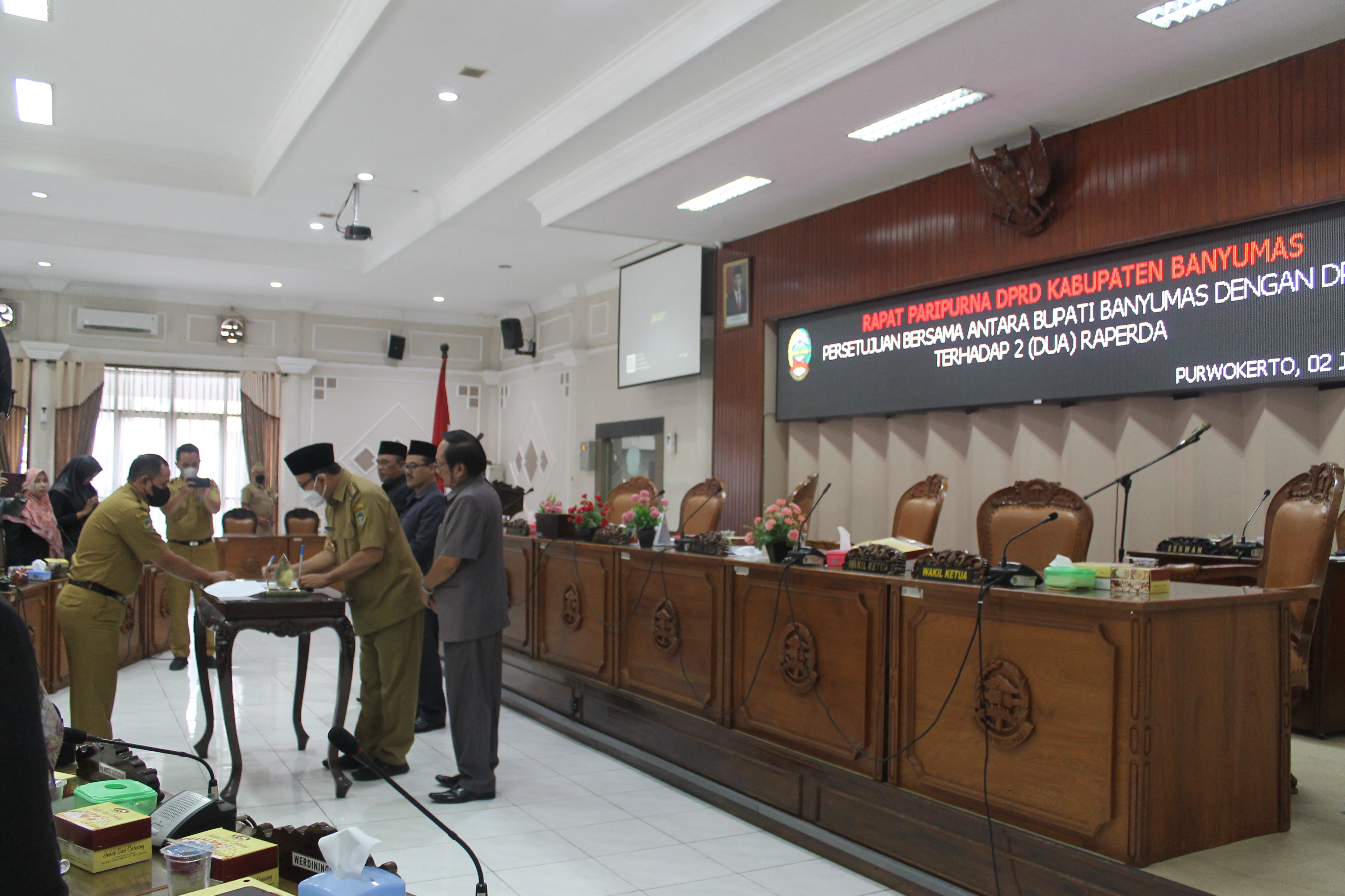 DPRD Kabupaten Banyumas Buka Masa Sidang Tahun Keempat dan Persetujuan Bersama Terhadap 2 ( Dua ) Raperda Tentang Tempat Pemakaman dan Pembangunan Menara Telekomunikasi